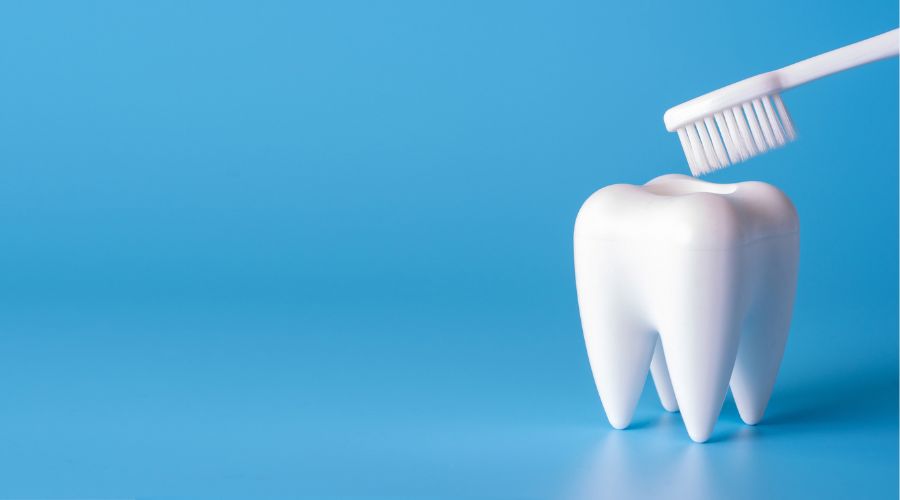 Higiene y limpieza oral correcta para prevenir sangrado de encías
